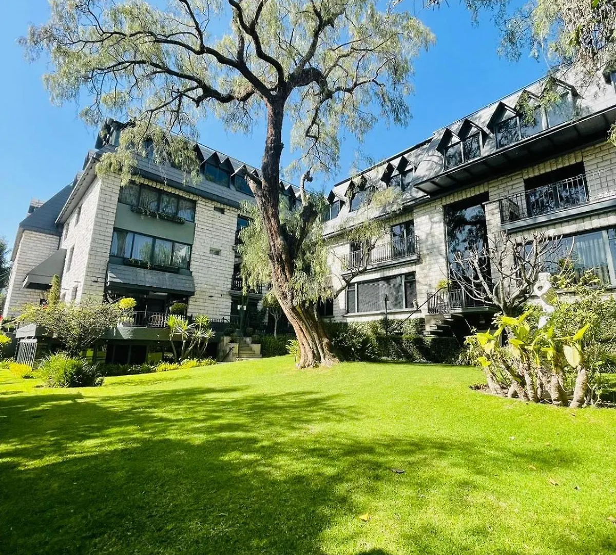 2 Business Hotels Near Cayma Church That Deliver on Work Needs