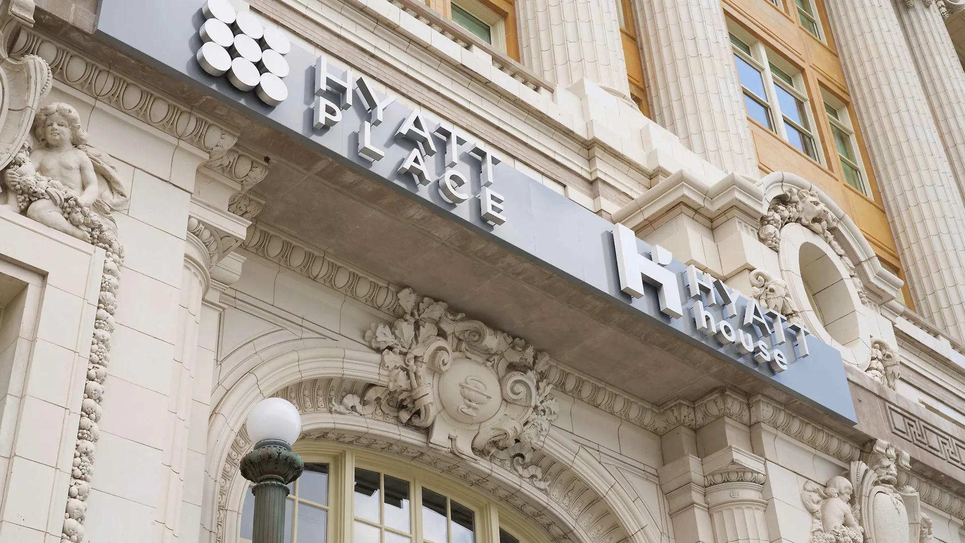 4 Business Hotels Near McCormick Place Worth Booking
