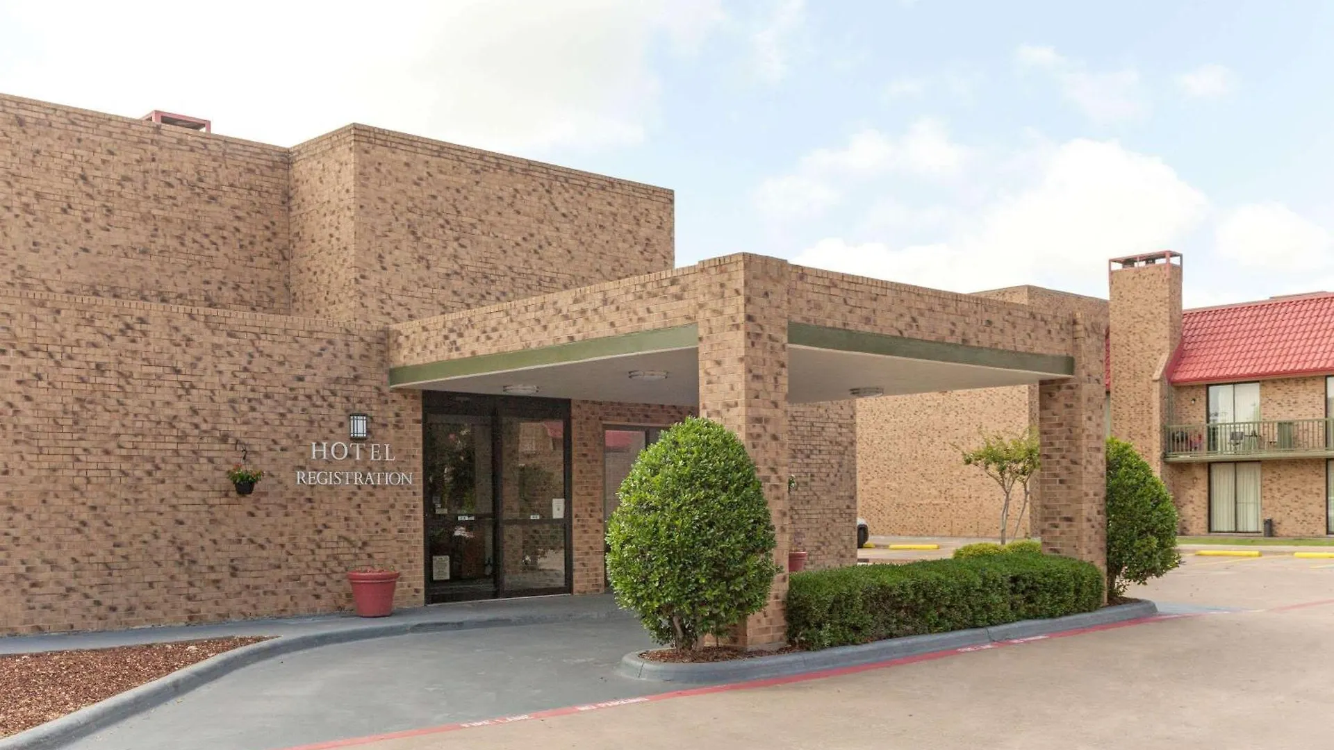 10 Smart Business Hotels Near North Texas Automotive Museum