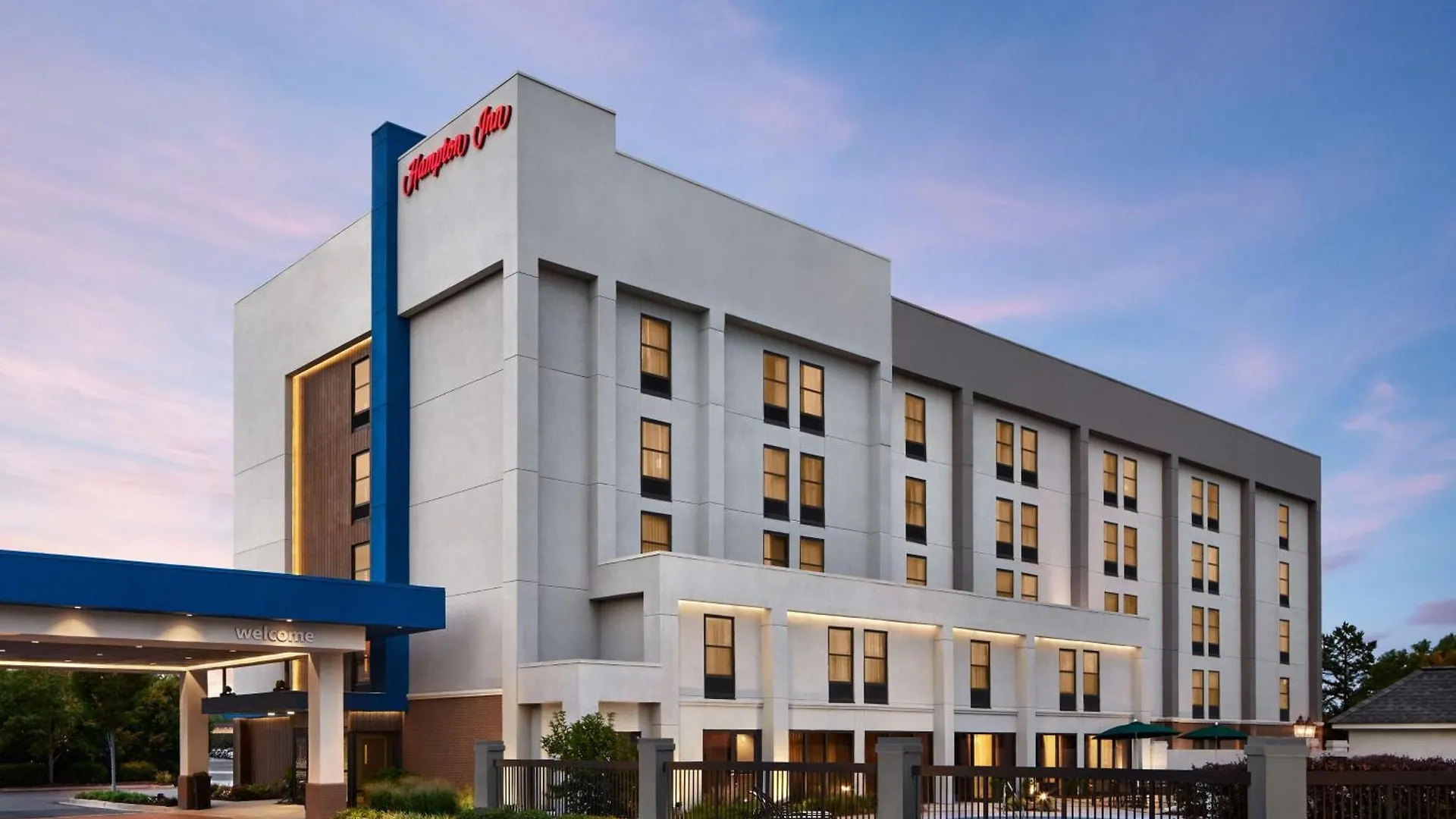 4 Business Hotels Close to William R Davie Park, Charlotte