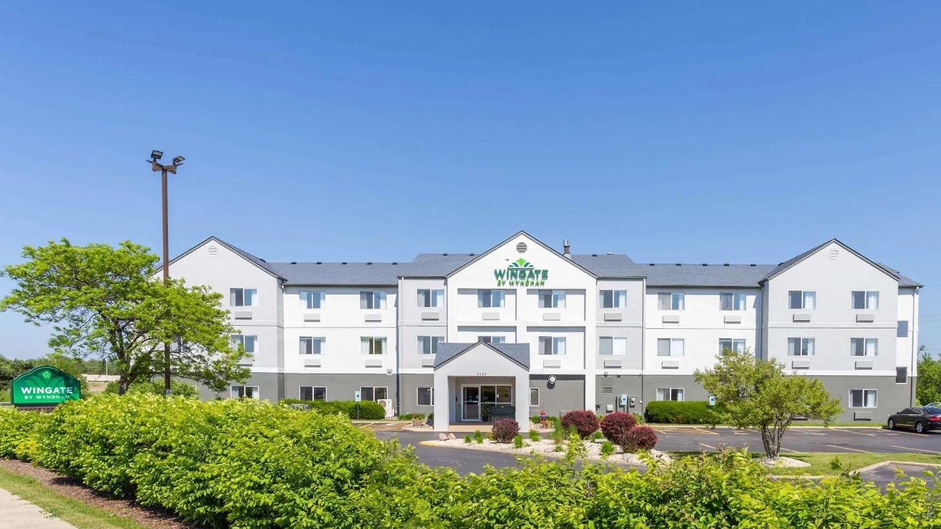 4 Smart Business Hotels Near Independence Grove Worth Booking