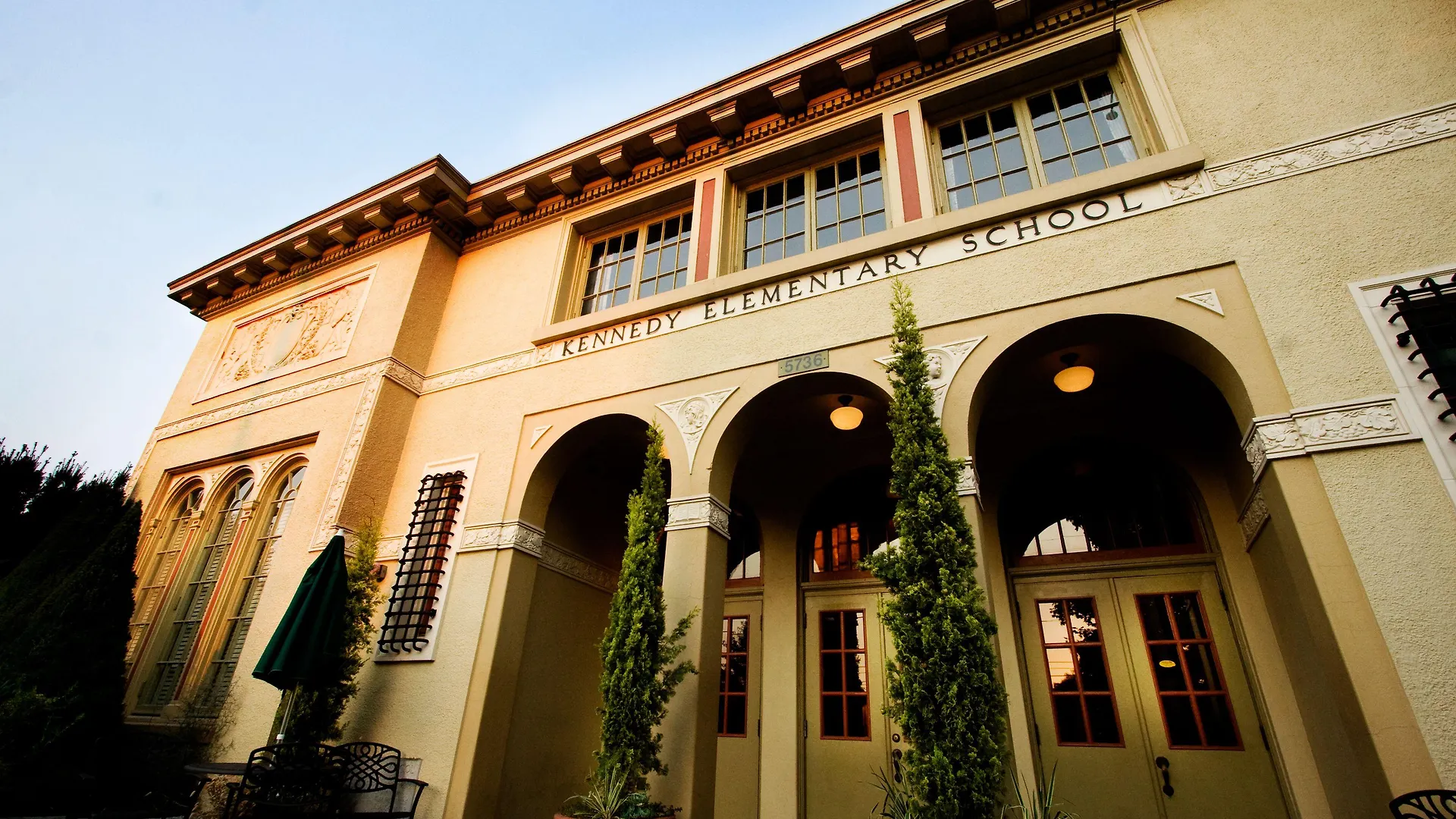 4 Smart 3-Star Hotels Near MacLeay Park Lower Worth Booking