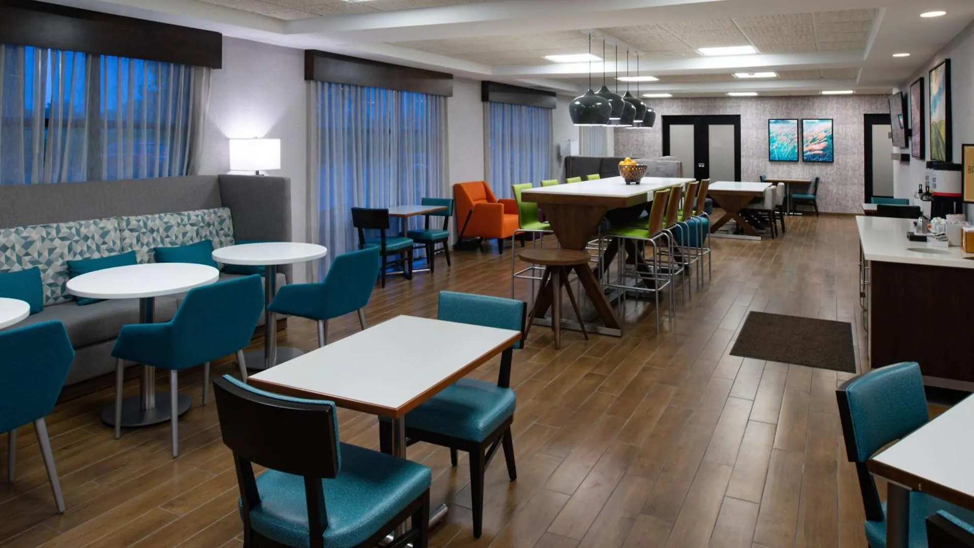 Staying Around Lake Michigan: 8 Hampton by Hilton Hotels Compared