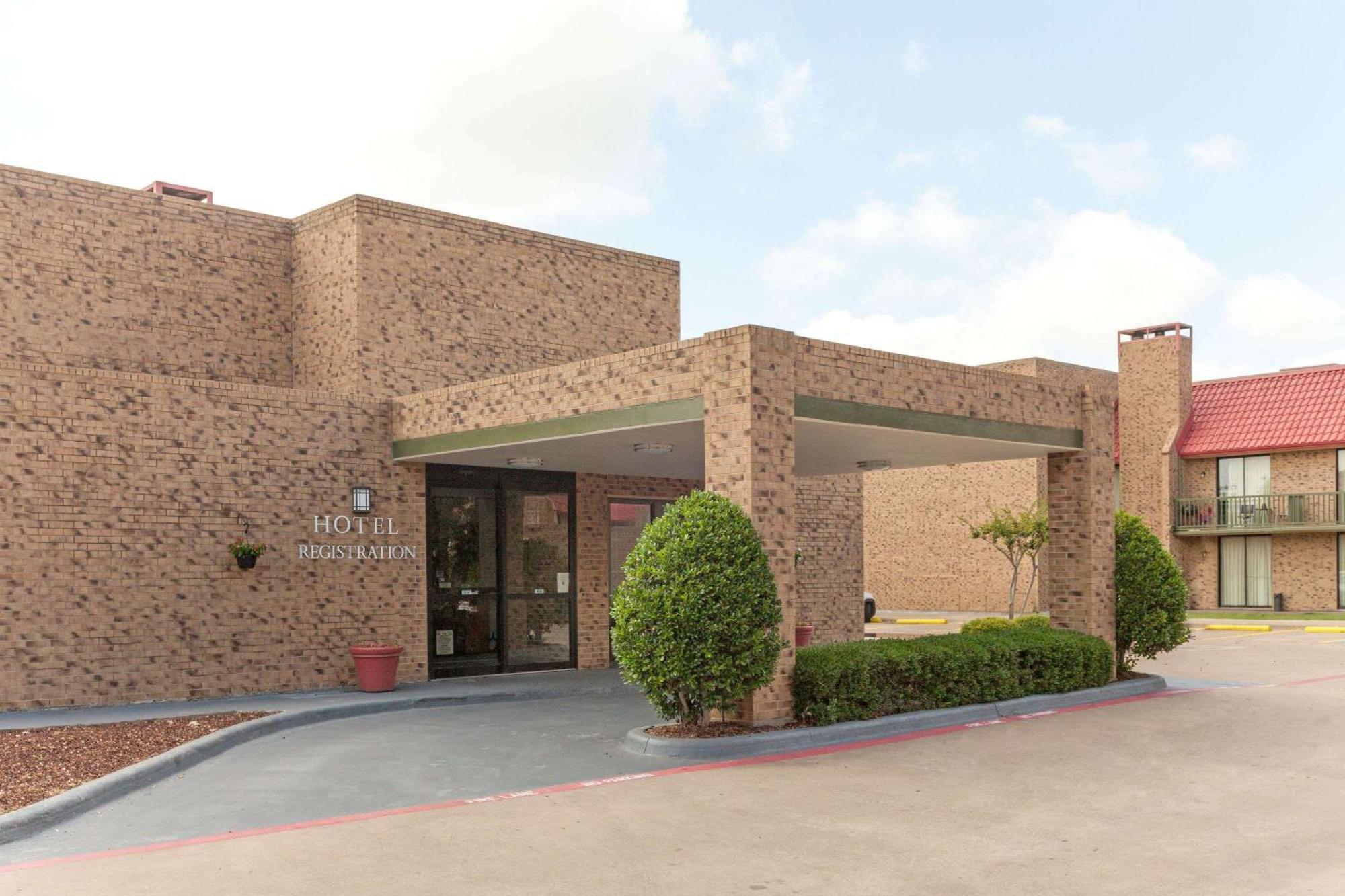 10 Smart Business Hotels Near North Texas Automotive Museum