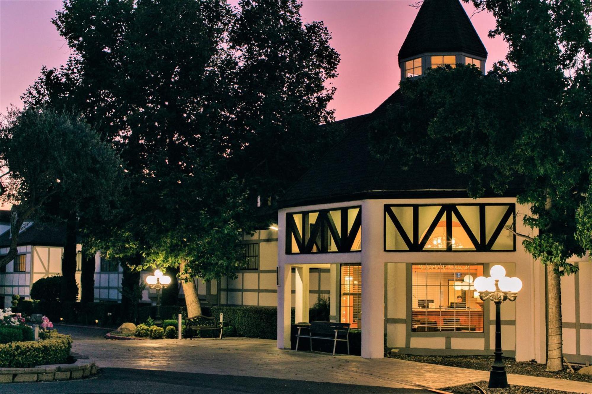 Staying Near Sunstone Winery: 7 Central Solvang Hotels Compared