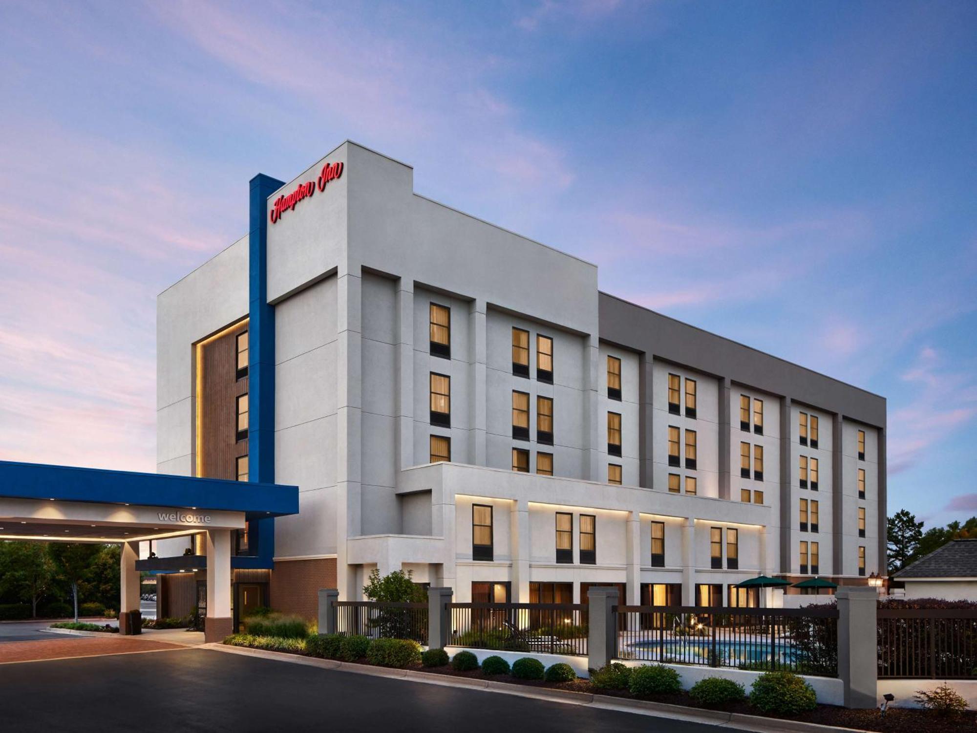4 Business Hotels Close to William R Davie Park, Charlotte