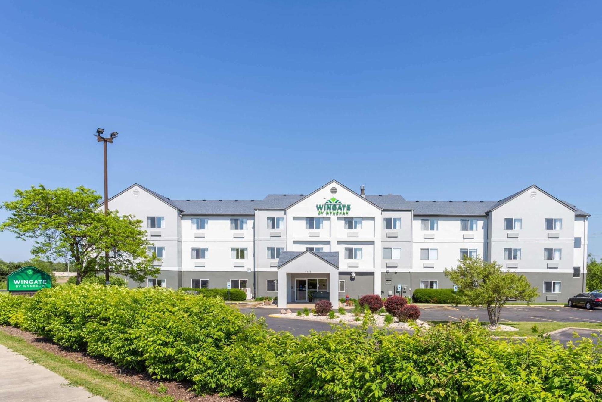 4 Smart Business Hotels Near Independence Grove Worth Booking