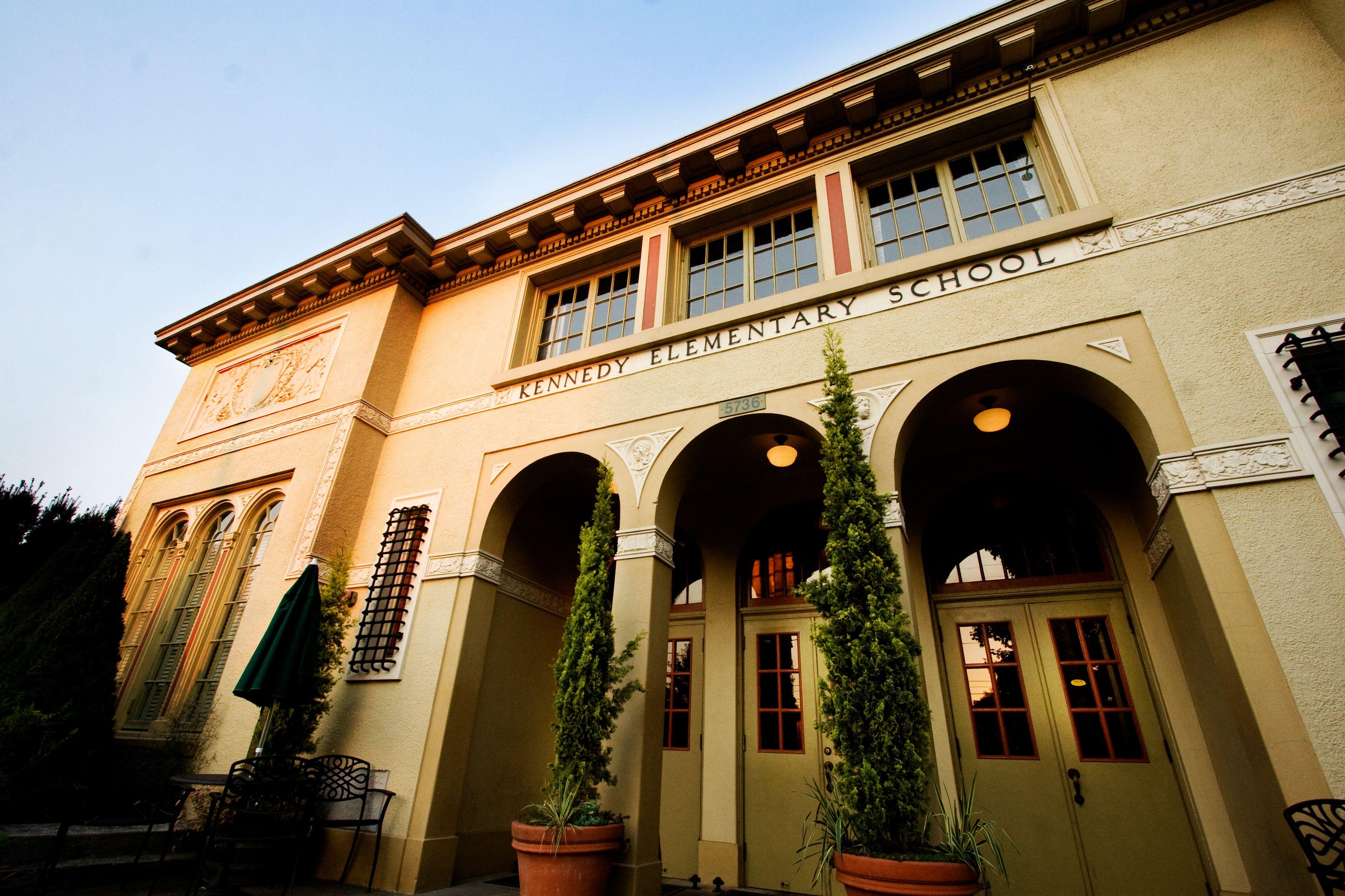 4 Smart 3-Star Hotels Near MacLeay Park Lower Worth Booking